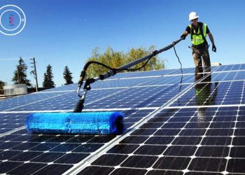 Vì sao cần vệ sinh pin năng lượng mặt trời?